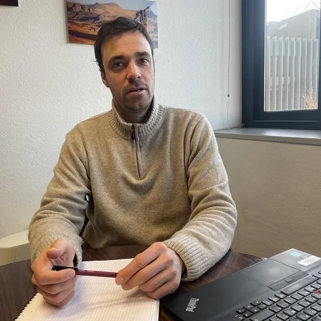 Depuis 2019, ce sont les collectivités qui assument le suivi des digues en lien avec État public Loire. Ici, Benjamin Javaux, responsable du service Gestion des milieux aquatiques et de la prévention des inondations (Gemapi) à Angers Loire métropole. Ouest-France photo depuis 2019, ce sont les collectivités qui assument le suivi des digues en lien avec état public loire. ici, benjamin javaux, responsable du service gestion des milieux aquatiques et de la prévention des inondations (gemapi) à angers loire métropole. © ouest-france