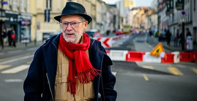 photo  le mans, vendredi 17 janvier 2025. serge bertin a habité au début de l’avenue bollée alors qu’il était âgé d’une dizaine d’années. il garde de tendres souvenirs de cette époque, de ce secteur du mans et de ses belles bâtisses.  &copy;  photo le maine libre – yvon loué 