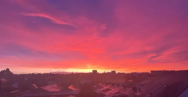 photo  au mans, le dimanche 26 janvier 2025. le ciel s’est teinté de rose au lever du jour.  &copy;  le maine libre 
