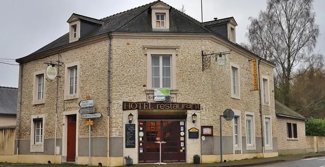 photo  l’hôtel-restaurant le chemin de fer, rue du pont-aubry, à chantenay-villedieu.  &copy;  archives ouest-france 