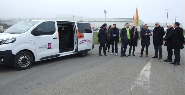 photo  le nouveau véhicule est prêt à desservir toutes les entreprises de la zone artisanale.  &copy;  ouest-france 