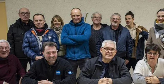 photo  les adhérents de bessé subaqua réunis en assemblée générale.  &copy;  le maine libre 