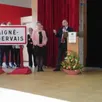 photo  nathalie leroy-duprey, maire de laigné-saint-gervais, au côté d’emmanuel aubry, préfet, inaugure les panneaux de la nouvelle commune. 