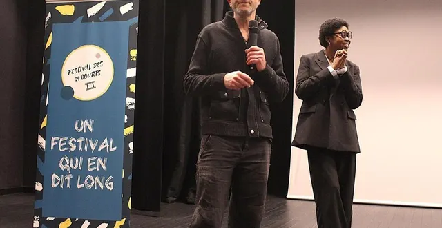photo  les cinéastes ont échangé avec le public à l’issue de chaque projection, ce vendredi 24 janvier 2025 à mulsanne. ici, les réalisateurs jérémy justice pour « être ceux » et coumba sira fofana pour le making-of du film.  &copy;  le maine libre 