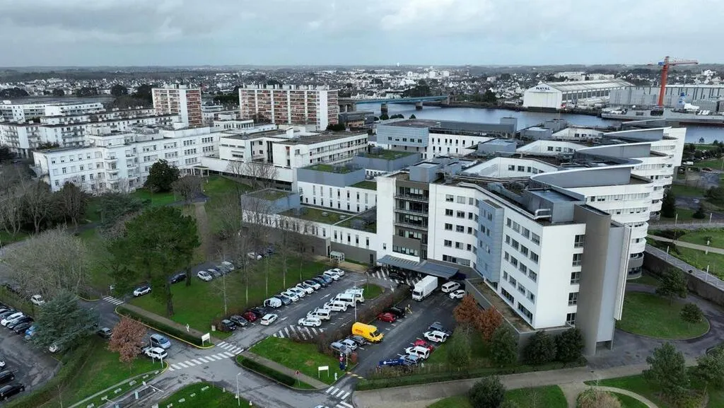 « Il y a de plus en plus de frictions » : une aide-soignante blessée ...