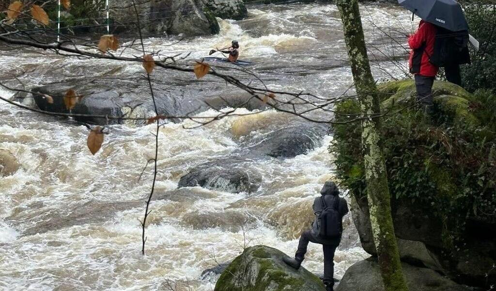 Du canoë et des athlètes des JO en ville, à Quimperlé