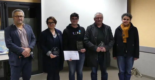 photo  pour la première fois, la commune d’échalou a organisé une remise de trophées, lors de la cérémonie des vœux.  &copy;  ouest-france 