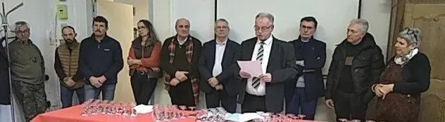 photo  pascal delpierre, le maire avec une partie de son équipe municipale, avec la présence d’élus locaux et départementaux.  &copy;  le maine libre 