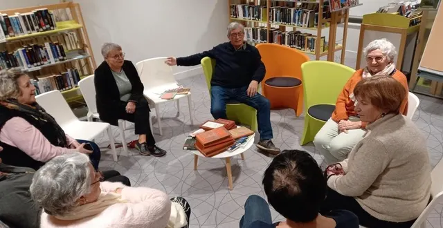 photo  une dizaine de personnes étaient présentes à la nuit de la lecture.  &copy;  le maine libre 