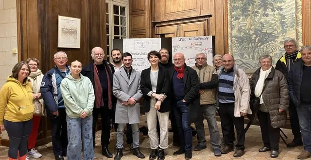 photo  les préparatifs de la grande fête de juin battent le plein.  &copy;  co 