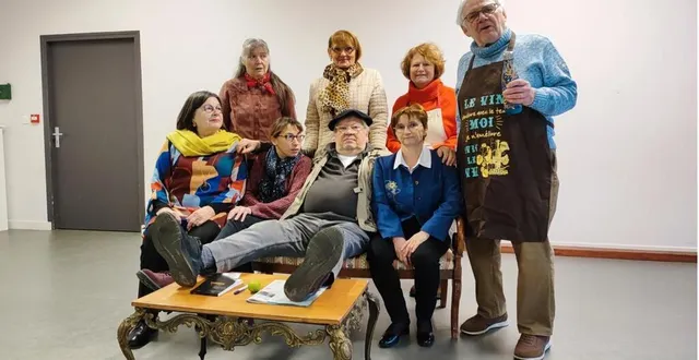 photo  la troupe des baladins de l’huisne en répétition. en haut à gauche, nadine duthon, nouvelle présidente.  &copy;  ouest-france 