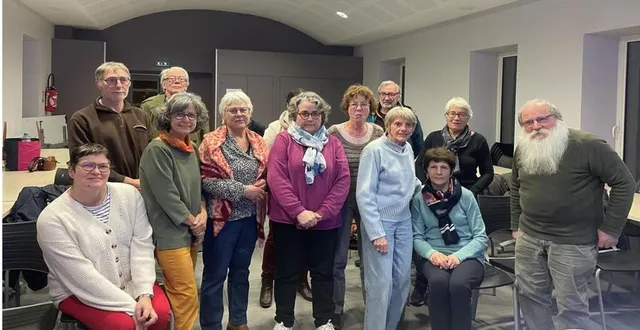 photo  yvette sourdille, présidente du ccav, entouré des membres de l’association.  &copy;  ouest-france 