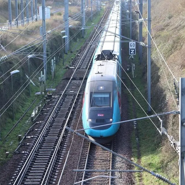 photo en sablé-sur-sarthe et juigné-sur-sarthe, les trains roulent au ralenti car les voies ferrées sont gorgées d’eau.  ©  ouest-france