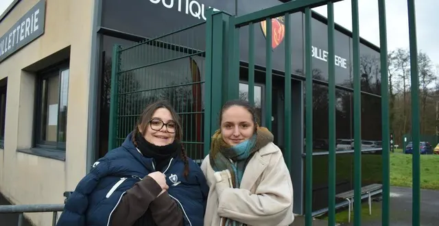 photo  alizée cailleau et orlane blin, premières arrivées devant les grilles de la pincenardière, à mulsanne (sarthe), ce mardi 28 janvier 2025.  &copy;  ouest-france 