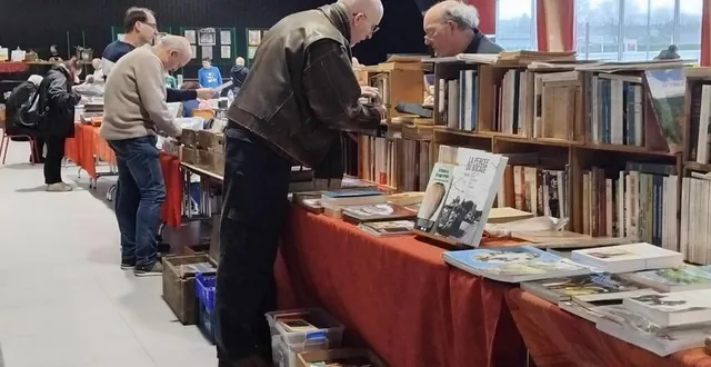 photo  près de huit cents personnes sont venues visiter le salon multicollections.  &copy;  ouest-france 