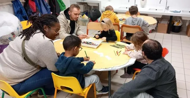 photo  parmi les animations proposées : exprimer sa créativité en coloriant un marque-page.  &copy;  le maine libre 