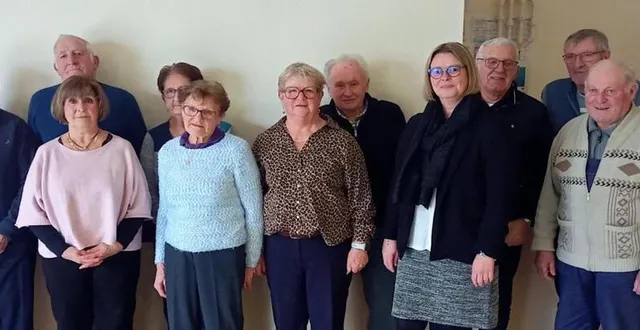 photo  les membres du bureau avec karine mullet, maire, et claudine martin, présidente de l’interclubs.  &copy;  ouest-france 