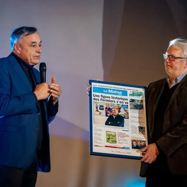 photo un trophée spécial a été remis à yves de la fouchardière, ancien patron des fermiers de loué.  ©  le maine libre - xavier sarrat