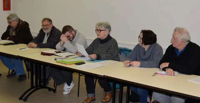 photo  martine garcia (au centre) a présidé l’assemblée générale.  &copy;  le maine libre 