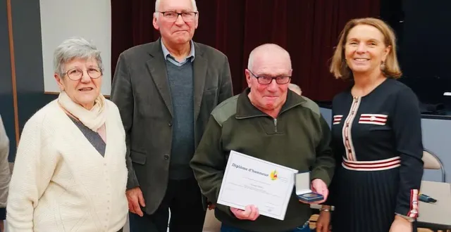 photo  claude prou a été mis à l’honneur lors de l’assemblée générale de générationsmouvement.  &copy;  le maine libre 