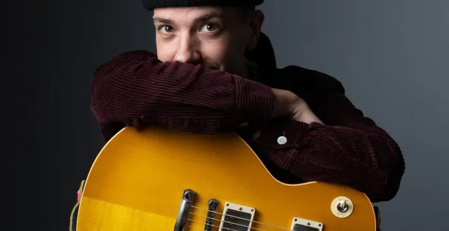 photo  alex grenier.  &copy;  studio ah ! 