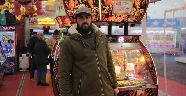 photo  steven brossier, gérant de toto à la fête foraine d’alençon.  &copy;  ouest-france 
