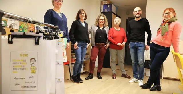 photo  l’équipe en charge du dar à saint-benoit, dans une des salles spécialement aménagées pour le dispositif. une foule de trucs et astuces permettent de rendre service aux élèves « atypiques » accueillis ici, dans le groupe scolaire du mans, depuis 2021.  &copy;  ouest-france 