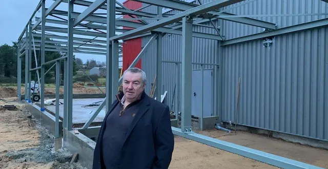 photo  jean-noël visonneau, gérant de sarthe peinture : « j’ai préparé ma succession depuis longtemps avec mon fils david et mon gendre rudy ».  &copy;  le maine libre 