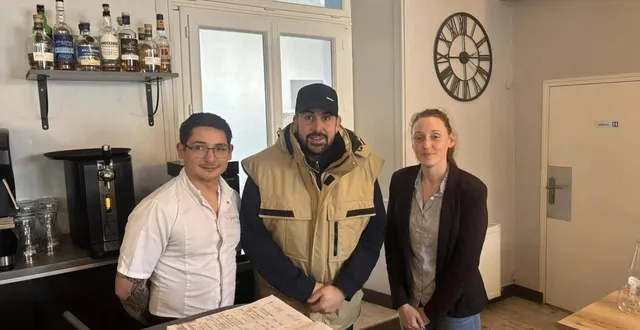 photo  l’humoriste et comédien artus est venu déjeuner au restaurant l’évidence avant son spectacle de ce soir, à alençon. il a accepté la photo souvenir avec jonathan lorel, le chef, et sa compagne marie gress.  &copy;  restaurant l’évidence 