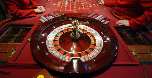 photo  deux casinos en maine-et-loire ? ce n’est pas un problème pour le maire du lion-d’angers, étienne glémot, dont la commune va accueillir un nouvel établissement alors qu’un premier va ouvrir à saumur.  &copy;  afp 