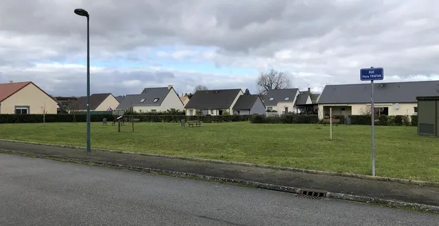 photo  c’est ici que l’aire de jeu doit être construite.  &copy;  ouest-france 