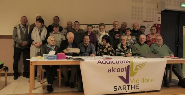 photo  les bénévoles et adhérents de la section de sablé-sur-sarthe de vie libre, lors de l’assemblée générale, samedi 25 janvier 2025, salle bazire.  &copy;  ouest-france 