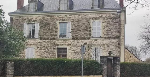 photo  le presbytère sera-t-il vendu pour donner de l’air aux finances communales ?  &copy;  co 