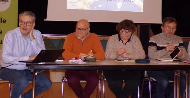 photo  les membres du bureau ont présenté les actions passées et à venir ducomité de jumelage.  &copy;  le maine libre 