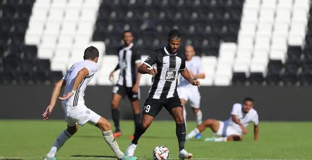 photo  lois diony, l’été dernier, en amical contre bastia. une des dernières fois où il a porté le maillot du sco avec les pros.  &copy;  photo : philippe naudin 