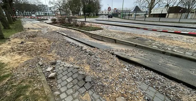 photo  la canalisation s’est rompue dans l’avenue winston-churchill.  &copy;  ouest-france 