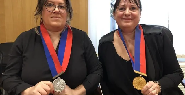 photo  élodie morin, du collège employeur, devient vice-présidente et laurence moussay, du collège salarié, devient présidente du conseil de prud’hommes.  &copy;  ouest-france 