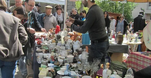 photo  la brocante de lancrel revient, comme chaque année, le 1er mai.  &copy;  archives ouest-france 
