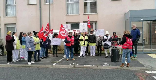 photo  la ménitré, le 30 janvier 2025. les personnels soignants de l’ehpad marc-leclerc ont de nouveau débrayé pendant une heure. ils entendent alerter sur le manque de personnel.  &copy;  document remis 
