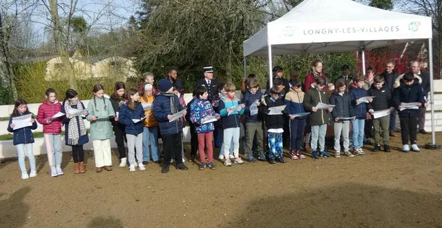 photo  les élèves de l’école de la jambée ont lu un poème, à tour de rôle.  &copy;  ouest-france 