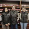 photo avec sa femme liriana chicas, sébastien chalumeau reprend la tête du magasin réauté chocolat d’alençon, à la place de céline piel.