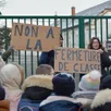 photo  vendredi 31 janvier 2025 au matin, élus et parents d’élèves ont manifesté, avant les cours, devant l’école primaire paul-segrétain, à bessé-sur-braye (sarthe). 