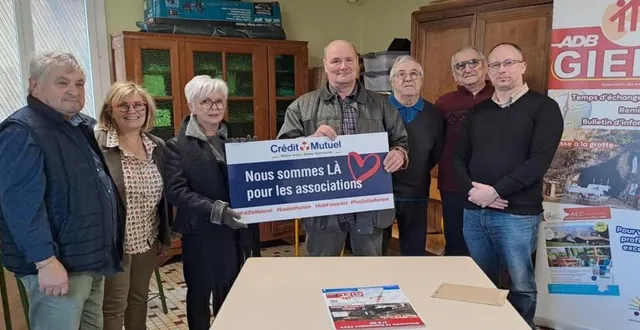 photo  mardi l’adb de giel a reçu un chèque de 400 € du crédit mutuel. de gauche à droite : pierre colet, président de l’adb ; fabienne morel, directrice du crédit mutuel de putanges ; nadine valière, emmanuel lenoble, administrateurs du crédit mutuel ; raymond verrier, vice-président ; joël jardin, secrétaire et françois montambault, trésorier de l’adb giel.  &copy;  ouest-france 