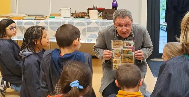 photo  jean-marie foureau transmet avec passion son savoir sur l’école d’autrefois.  &copy;  ouest-france 