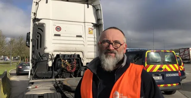 photo  nicolas decosse, de l’union fédérale route fgte-cfdt, est venu apporter son soutien au salarié en grève.  &copy;  ouest-france 