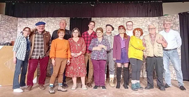 photo  les comédiens amateurs de la troupe les baladins de l’huisne.  &copy;  le maine libre 