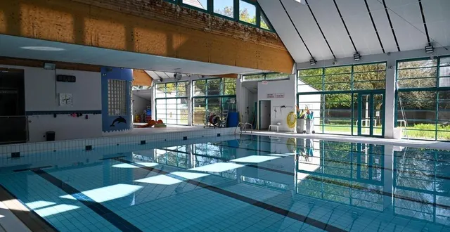 photo  candé, le 20 avril 2023. la piscine municipale de candé est fermée au public en raison de son coût de fonctionnement.  &copy;  co - josselin clair 