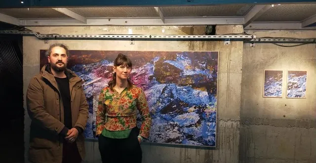 photo  nicolas liautaud et alice suret à côté d’une des leurs œuvres exposées au tiers lieu.  &copy;  ouest-france 