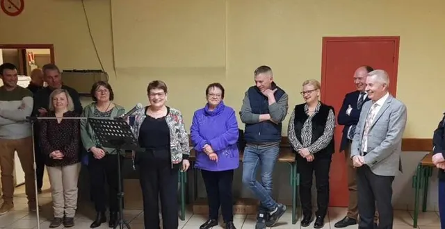 photo  c’est dans la bonne humeur que s’est déroulée la cérémonie des vœux annick dutertre mettant à l’honneur les acteurs locaux et les projets à venir pour la commune.  &copy;  le maine libre 