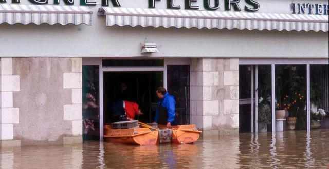 photo  fin janvier 1995, la place molière à angers avait été submergée.  &copy;  archives co - nathalie bourreau 